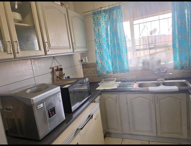 2 BEDROOM TOWNHOUSE FOR SALE IN ALBEMARLE